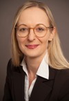 eine Frau mit Brille
